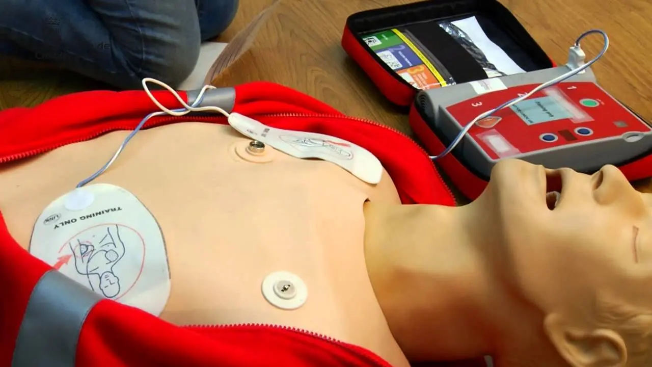 Área Cardioasistida – Desfibrilador DEA en entorno corporativo